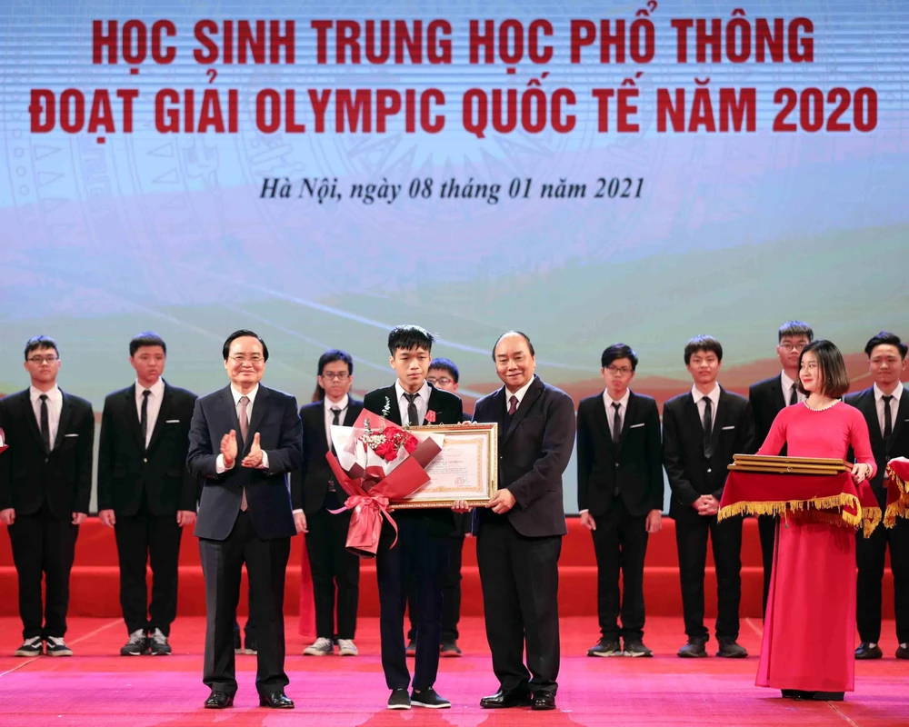 Ngày 8/1/2021, Bùi Hồng Đức vinh dự được Thủ tướng Nguyễn Xuân Phúc trao Huân chương Lao động hạng Nhất. (Ảnh: Thanh Tùng/TTXVN)