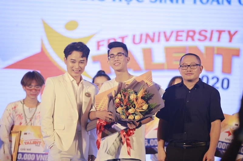 Thí sinh Mai Xuân Thành giành giải quán quân cuộc thi năm 2020 và nhận được 30 triệu đồng tiền thưởng và một suất Học bổng 100% học phí vào Đại học FPT. (Ảnh: PV)