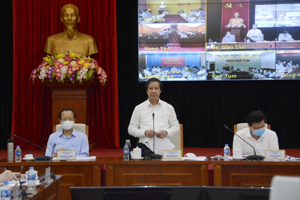 Bộ trưởng Bộ Giáo dục và Đào tạo Nguyễn Kim Sơn chỉ đạo tại Hội nghị. (Ảnh: PV)