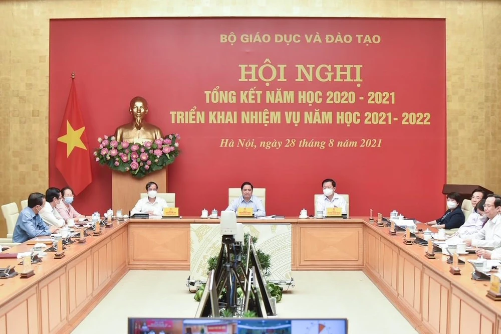 Thủ tướng chỉ đạo tại Hội nghị Tổng kết năm học 2020-2021. (Ảnh: Bộ GD-ĐT)