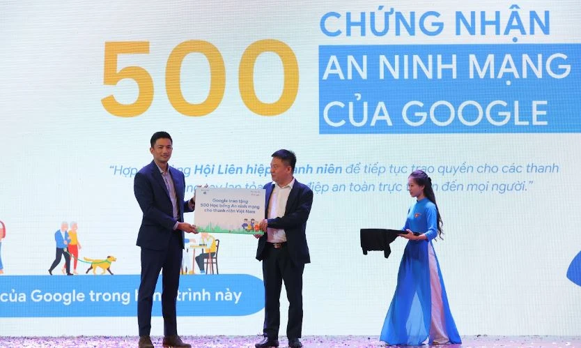 Google trao tặng 500 suất Học bổng An ninh mạng cho thanh niên Việt Nam. (Ảnh: PV/Vietnam+)