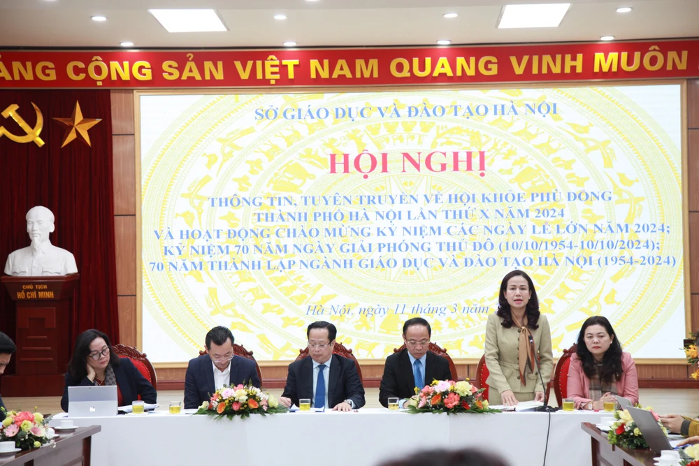 Lãnh đạo Sở Giáo dục và Đào tạo Hà Nội thông tin về các hoạt động kỷ niệm các ngày lễ lớn. (Ảnh: PV/Vietnam+)