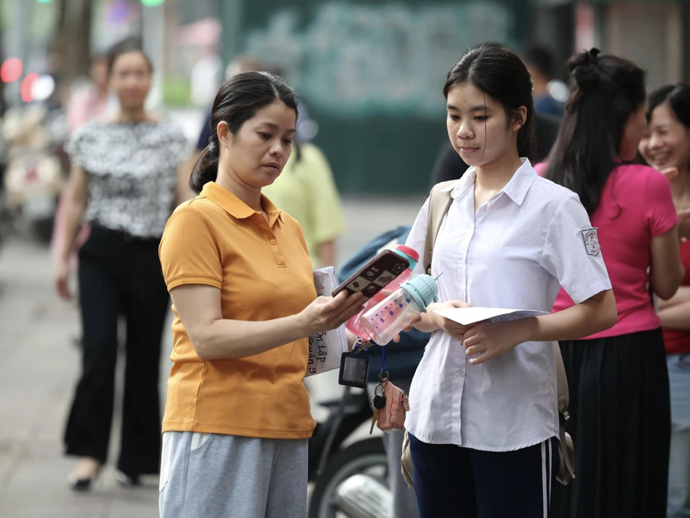 Thí sinh dự thi vào lớp 10 tại Hà Nội. (Ảnh: PV/Vietnam+)