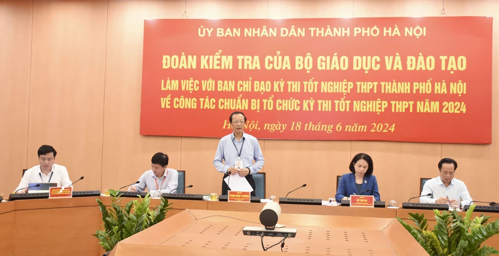 Thứ trưởng Bộ Giáo dục và Đào tạo Phạm Ngọc Thưởng phát biểu tại buổi làm việc. (Ảnh: Nguyễn Cúc/TTXVN)