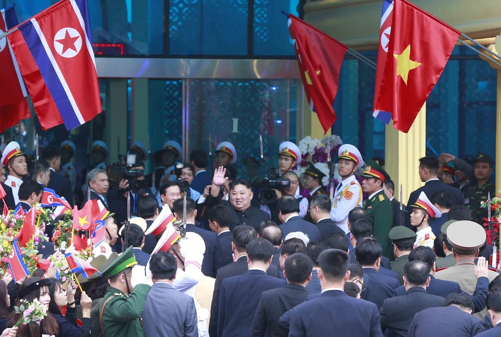 Lúc 12 giờ 50, đoàn tàu đặc biệt chở Chủ tịch Triều Tiên Kim Jong-un đã rời Việt Nam để lên đường về nước (Ảnh: Doãn Tấn/TTXVN)