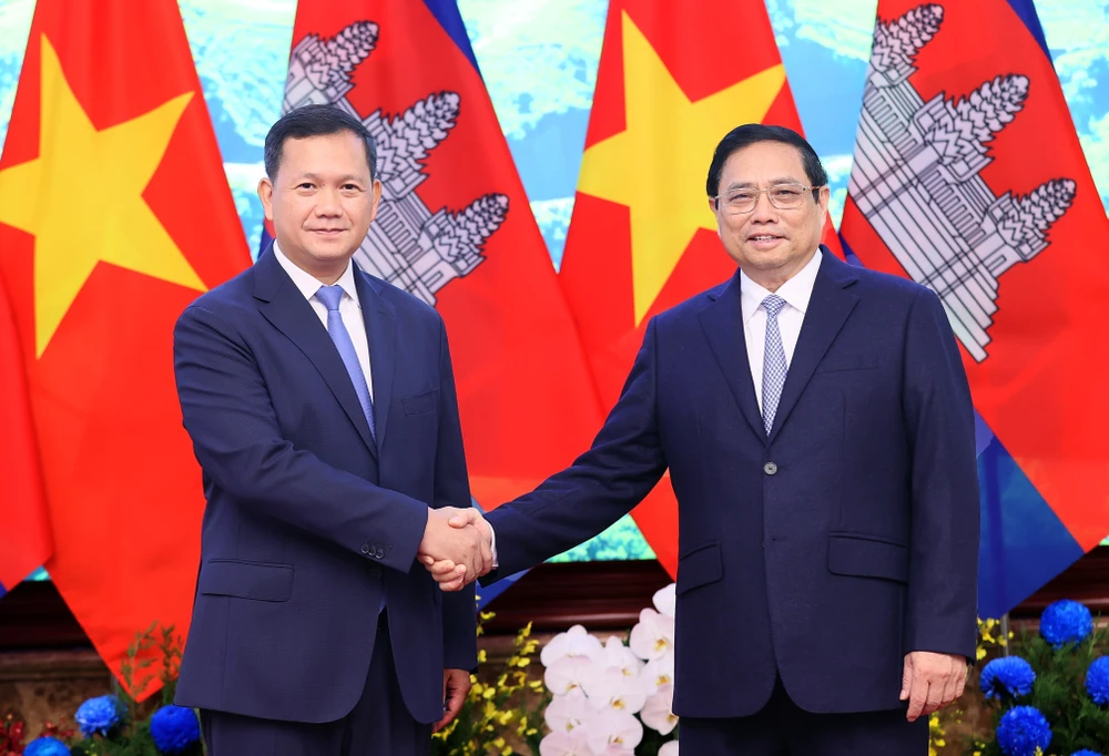 Thủ tướng Phạm Minh Chính và Thủ tướng Campuchia Samdech Hun Manet tại hội đàm. (Ảnh: Dương Giang/TTXVN) 