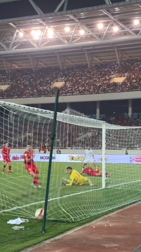 Góc quay cho thấy Đội tuyển Việt Nam bất lực trước Indonesia