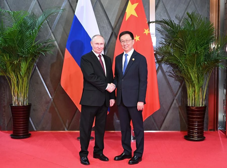 Phó Chủ tịch Trung Quốc Hàn Chính (Han Zheng) và Tổng thống Nga Vladimir Putin (Ảnh: Xinhua)
