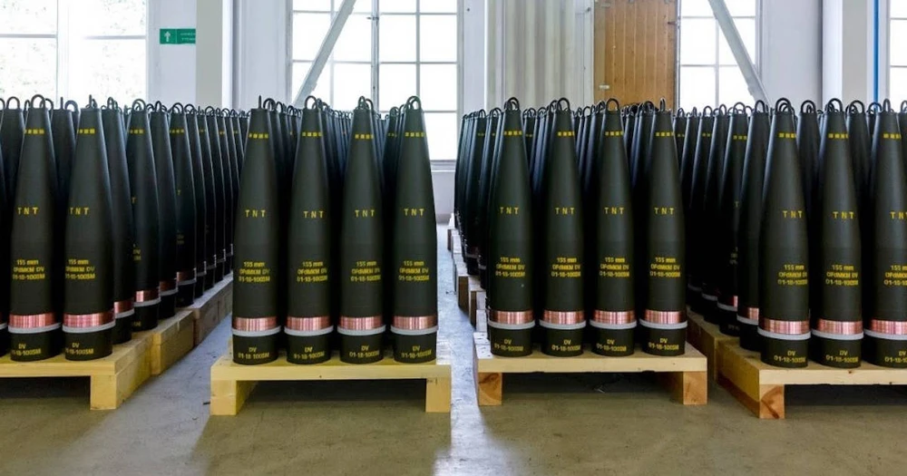 Lô đạn pháo đầu tiên được Séc chuyển cho Ukraine (Nguồn: X)