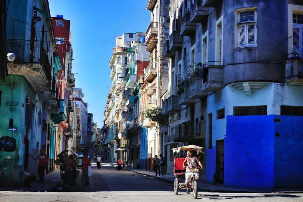 Đường phố ở La Habana, ảnh chụp của tác giả Nguyễn Việt Thanh.