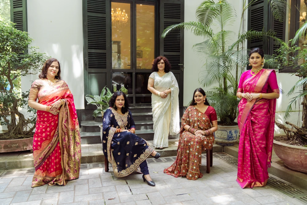 Bức ảnh chụp các kiểu trang phục truyền thống của phụ nữ Ấn Độ dành giải Nhất cuộc thi ảnh do Hội Hữu nghị Việt Nam-Ấn Độ (Hà Nội) tổ chức.