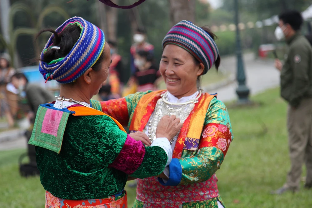 Điểm nhấn của hoạt động là nghi thức cúng vợt sợi bông của người Ba Na và nghi thức cúng dâng tấm zèng của người Tà Ôi. (Ảnh minh họa: BTC)