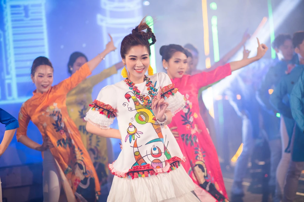 Ca sỹ Hà Myo mang màu sắc hiện đại, trẻ trung cho âm nhạc truyền thống. (Ảnh: NVCC)