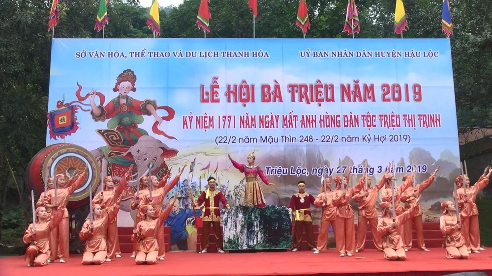 Lễ hội đền Bà Triệu tái hiện hình tượng anh hùng dân tộc Triệu Thị Trinh trong cuộc khởi nghĩa chống quân xâm lược Đông Ngô. (Ảnh: Khiếu Tư/TTXVN)