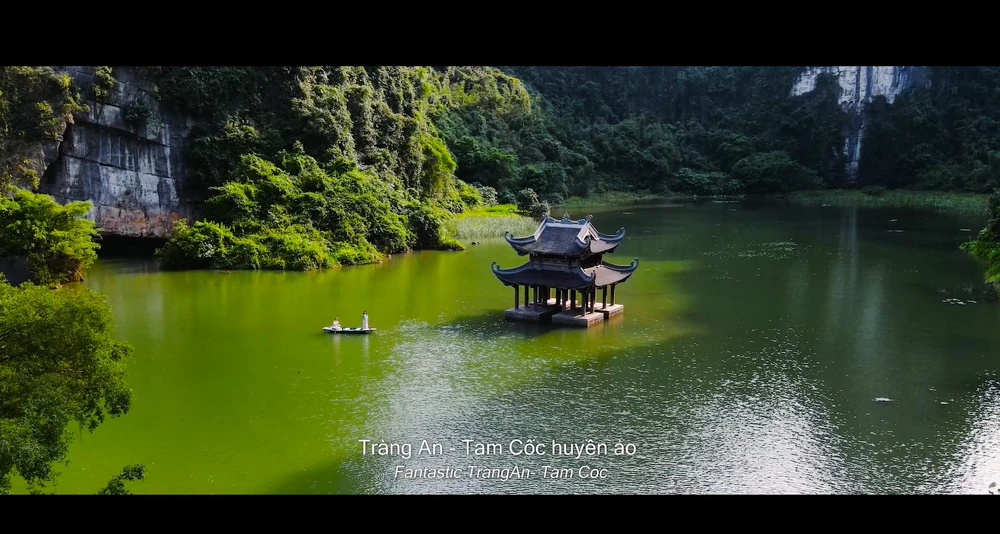 Video ca nhạc ghi lại những hình ảnh tuyệt đẹp của Việt Nam. (Ảnh chụp màn hình)