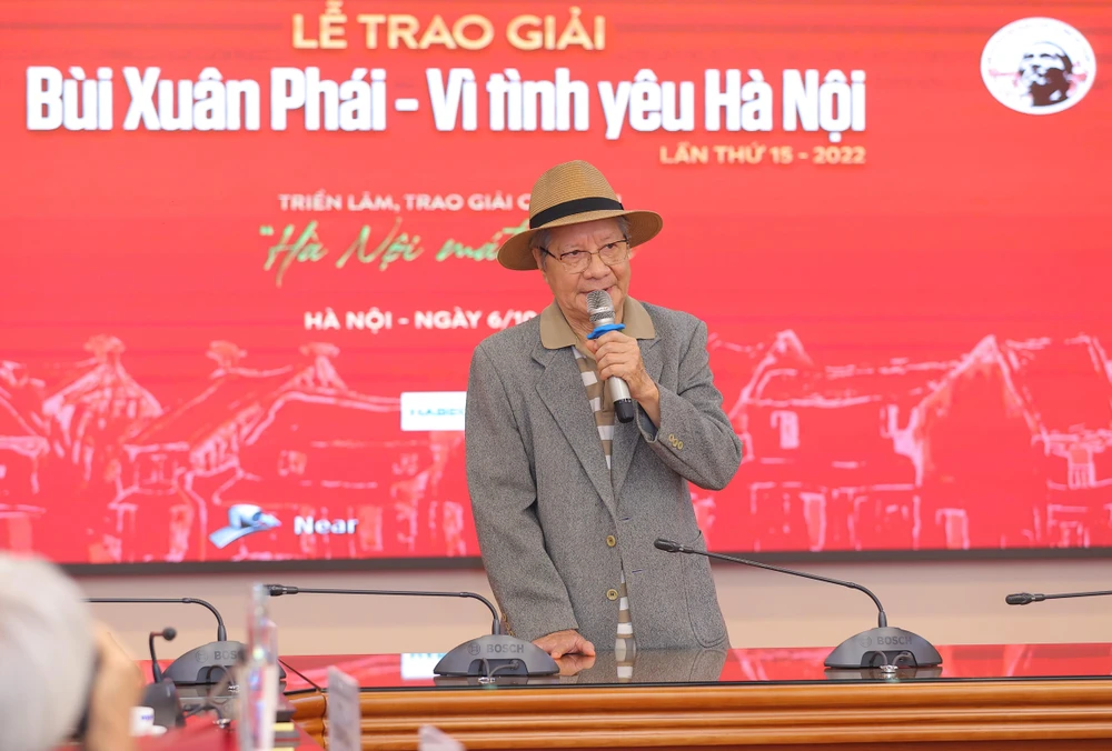 Đạo diễn Trần Văn Thủy phát biểu tại lễ trao giải. (Ảnh: PV/Vietnam+)