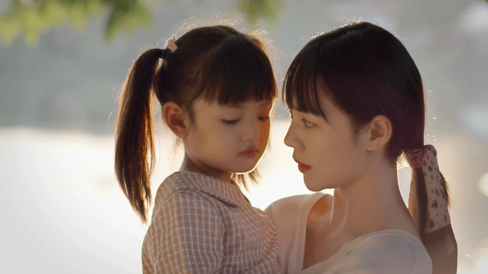 Với bộ phim này, diễn viên Quỳnh Kool lần đầu vào vai một người mẹ. (Ảnh VFC)