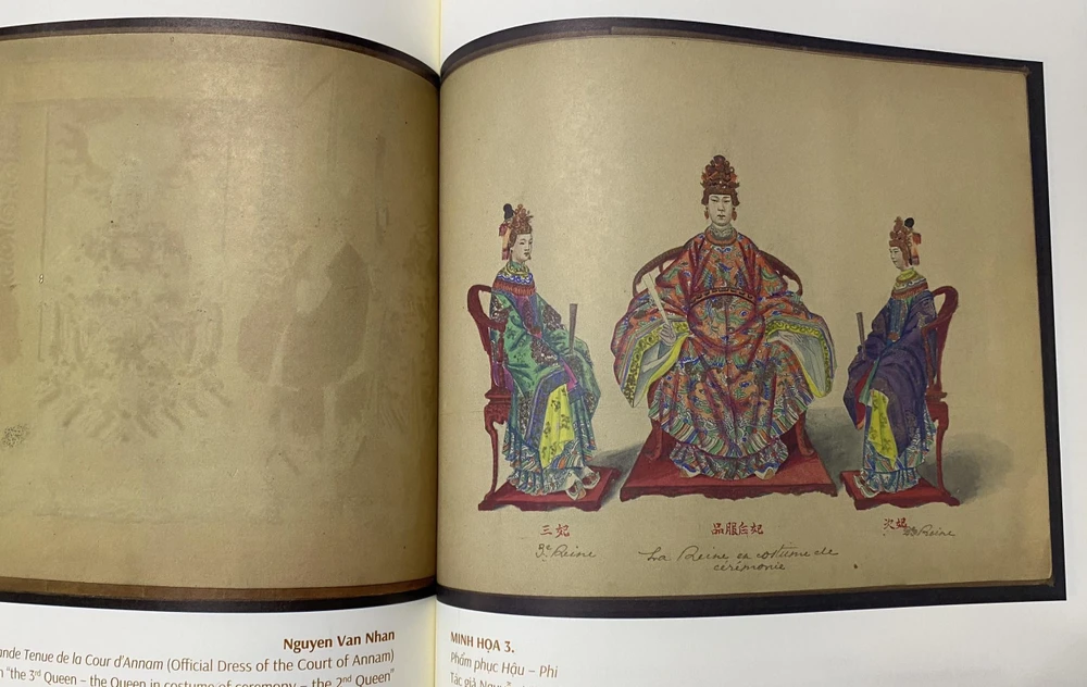 Trang phục của Hoàng hậu và phi tần triều Nguyễn dưới góc nhìn của họa sỹ Nguyễn Văn Nhân. (Ảnh: PV/Vietnam+)