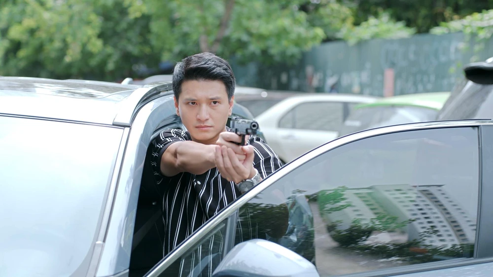 Huỳnh Anh vào vai cảnh sát hình sự trong phim truyền hình mới. (Ảnh: VTV)