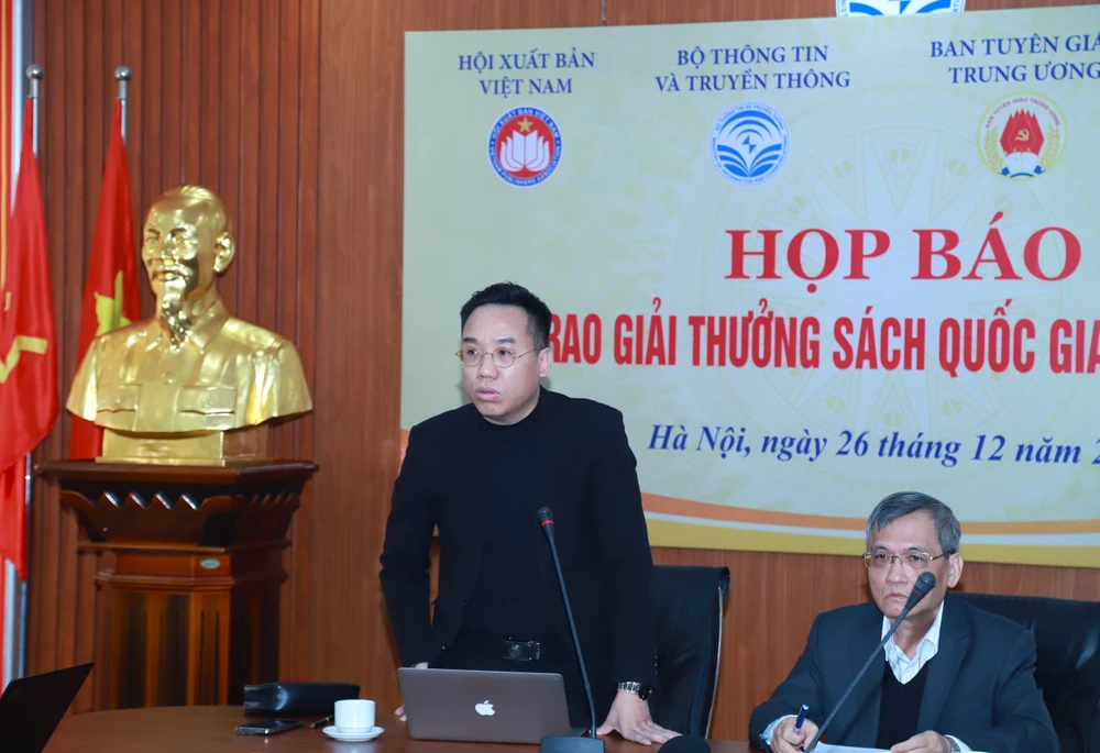 Ông Nguyễn Nguyên, Cục trưởng Cục Xuất bản, In và Phát hành thông tin về Giải thưởng Sách Quốc gia lần thứ Sáu. (Ảnh: Đình Trung/Vietnam+)