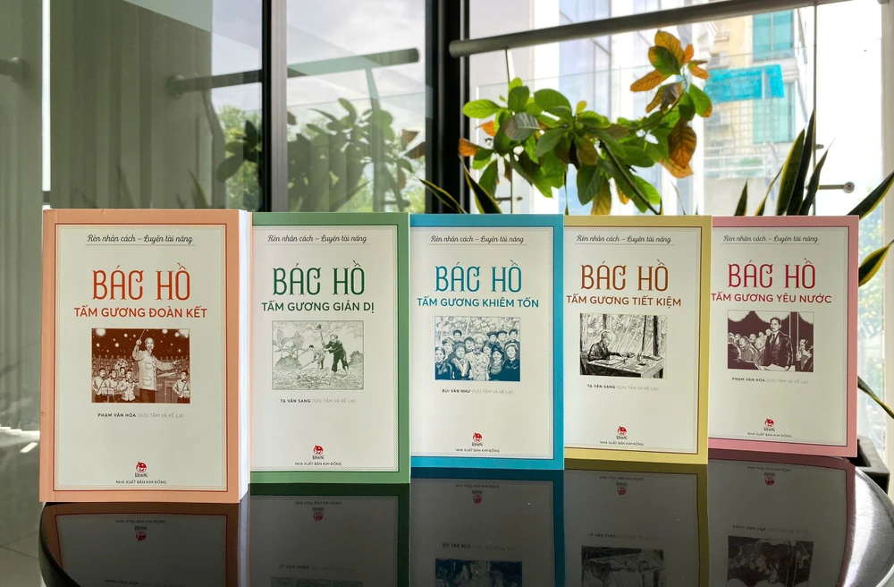 Bộ sách khắc họa chân dung Bác Hồ và những đức tính Bác căn dặn thiếu nhi: Yêu nước, Đoàn kết, Khiêm tốn, Giản dị, Tiết kiệm. (Ảnh: PV/Vietnam+)