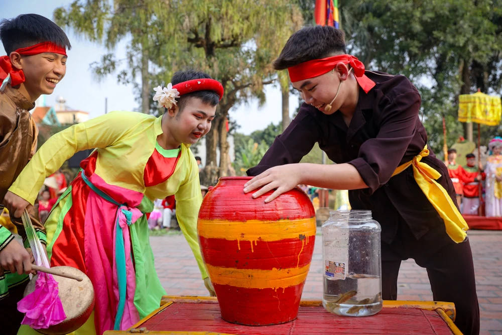 Hội Xuân ở Hà Nội: Nữ tướng “cọc đi tìm trâu” tuyển chồng chăm chỉ, giỏi giang- Ảnh 1.