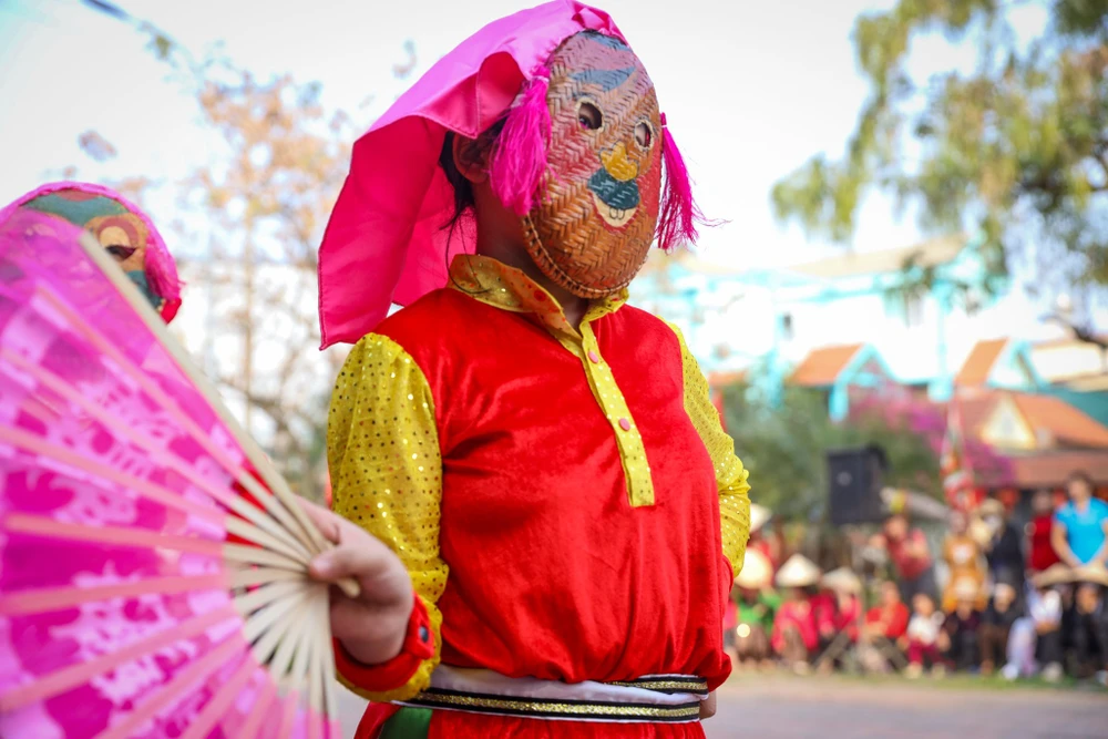 Hội Xuân ở Hà Nội: Nữ tướng “cọc đi tìm trâu” tuyển chồng chăm chỉ, giỏi giang- Ảnh 2.