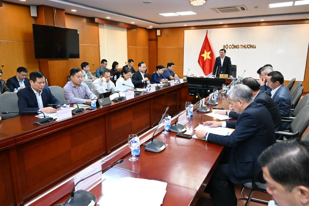 Bộ trưởng Nguyễn Hồng Diên chủ trì Hội nghị Thúc đẩy hợp tác mua bán than giữa Việt Nam và Lào (Ảnh: PV/Vietnam+)