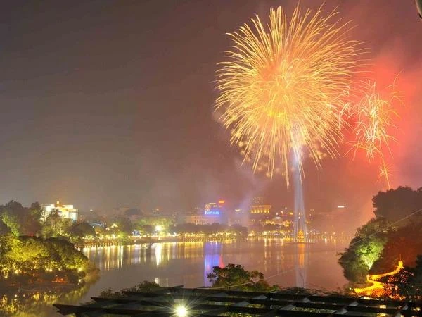 Đêm giao thừa Tết Nguyên đán năm 2024, thành phố Hà Nội sẽ tổ chức bắn pháo hoa ở 30 điểm với 32 trận địa. (Ảnh: TTXVN)