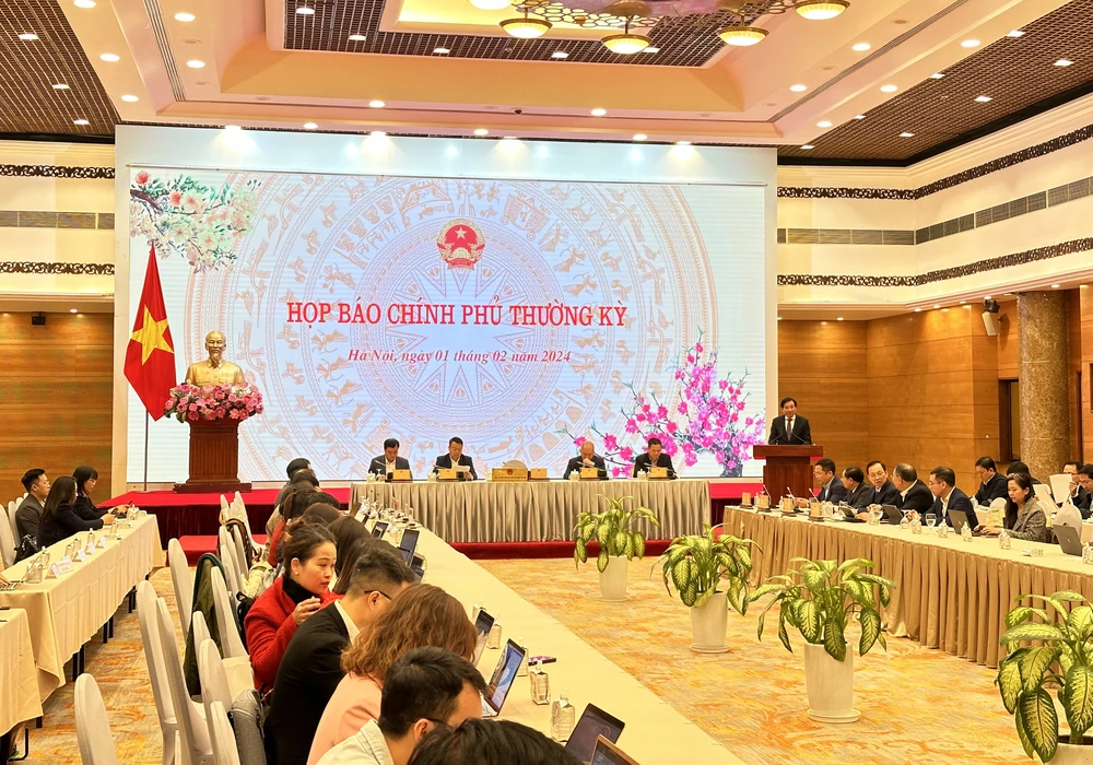 Bộ trưởng Trần Văn Sơn chủ trì họp báo Chính phủ tháng 1/2024. (Ảnh: Đức Duy/Vietnam+)