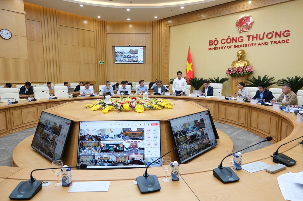 Bộ trưởng Nguyễn Hồng Diên chủ trì cuộc họp giao ban tháng 3/2024 về các dự án đường dây 500kV mạch 3. (Ảnh: Đức Duy/Vietnam+)