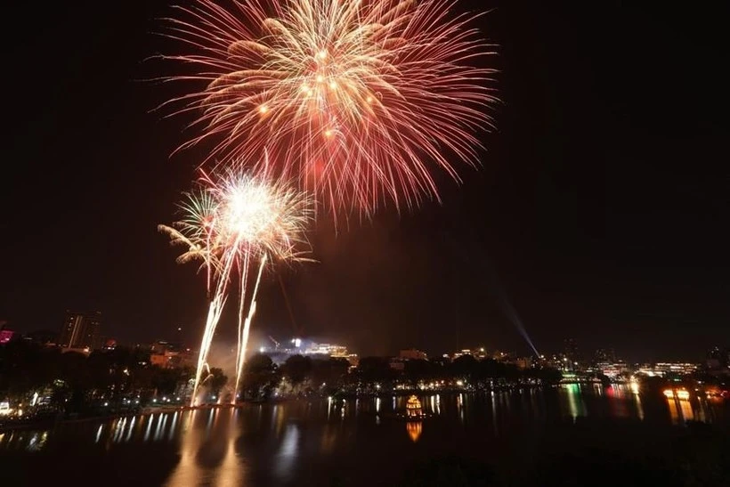 Hà Nội sẽ tổ chức 6 điểm bắn pháo hoa kỷ niệm 70 năm giải phóng Thủ đô. (Ảnh: TTXVN)