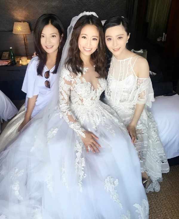 Choáng ngợp trước những thiết kế váy cưới tiền tỷ của sao Hoa ngữ