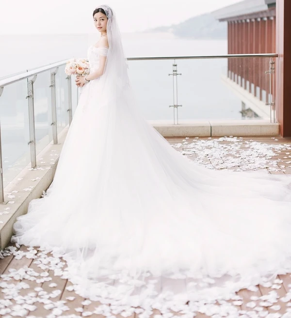 Xu hướng của váy cưới 3D: Váy cưới đính hoa nổi – Ảnh viện áo cưới Julia  Wedding