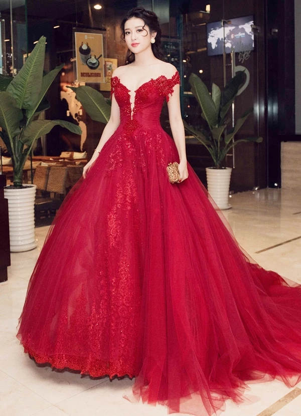 45 bộ váy đẹp nhất trong lịch sử 76 năm của LHP Venice