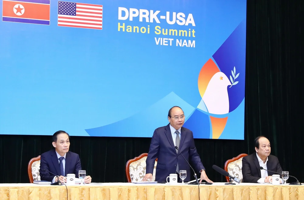 Thủ tướng Nguyễn Xuân Phúc chủ trì buổi làm việc giữa các bộ, ngành, thành phố Hà Nội chuẩn bị cho Hội nghị Thượng đỉnh Mỹ - Triều Tiên lần thứ hai. (Ảnh: TTXVN)