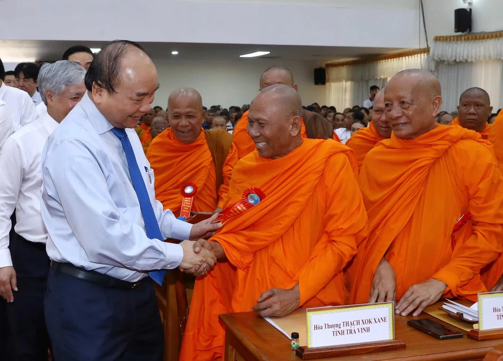 Thủ tướng Nguyễn Xuân Phúc dự gặp mặt đại biểu tiêu biểu dân tộc Khmer nhân dịp Tết cổ truyền Chôl Chnăm Thmây 2019. (Ảnh: Thống Nhất/TTXVN)