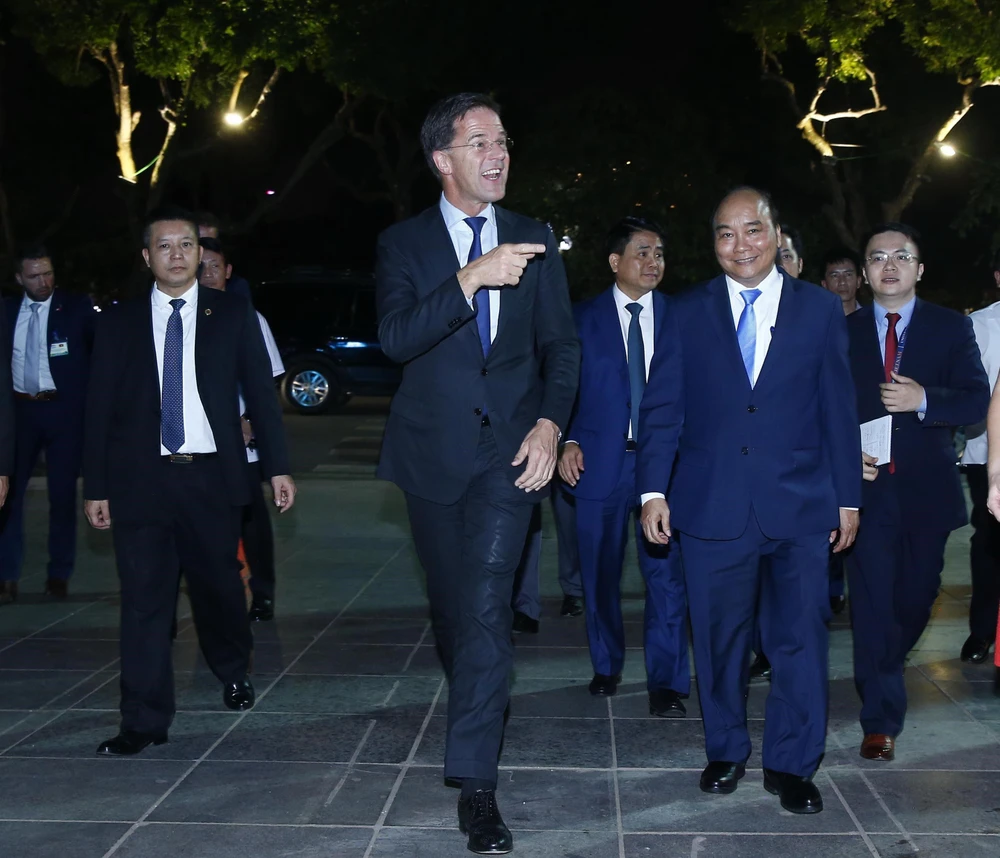 Thủ tướng Nguyễn Xuân Phúc và Thủ tướng Vương quốc Hà Lan Mark Rutte. (Ảnh: Lâm Khánh/TTXVN) 