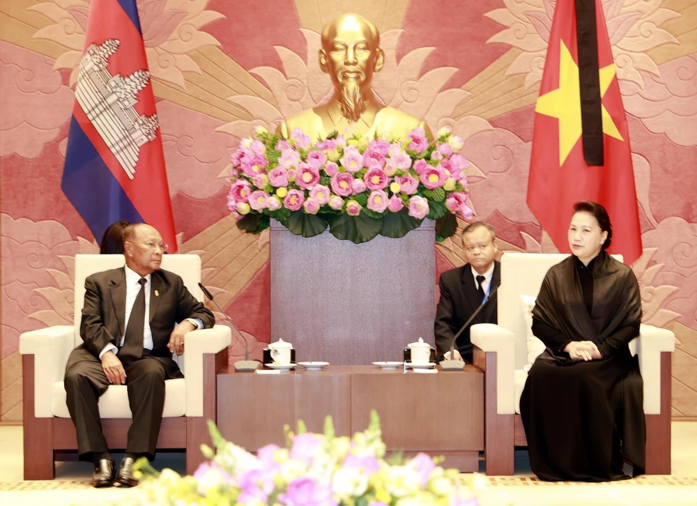 Chủ tịch Quốc hội Nguyễn Thị Kim Ngân hội kiến với Chủ tịch Quốc hội Vương quốc Campuchia Samdech Heng Samrin. (Ảnh: Trọng Đức/TTXVN) 