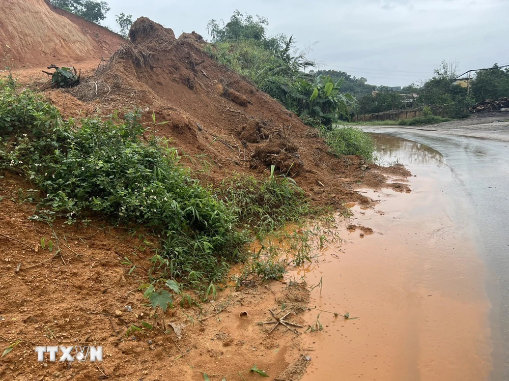 Khu vực từ Thừa Thiên-Huế đến Bình Định có mưa to đến rất to và dông, người dân cần đề phòng lũ quét và sạt lở đất. (Ảnh: Vũ Quang/TTXVN)
