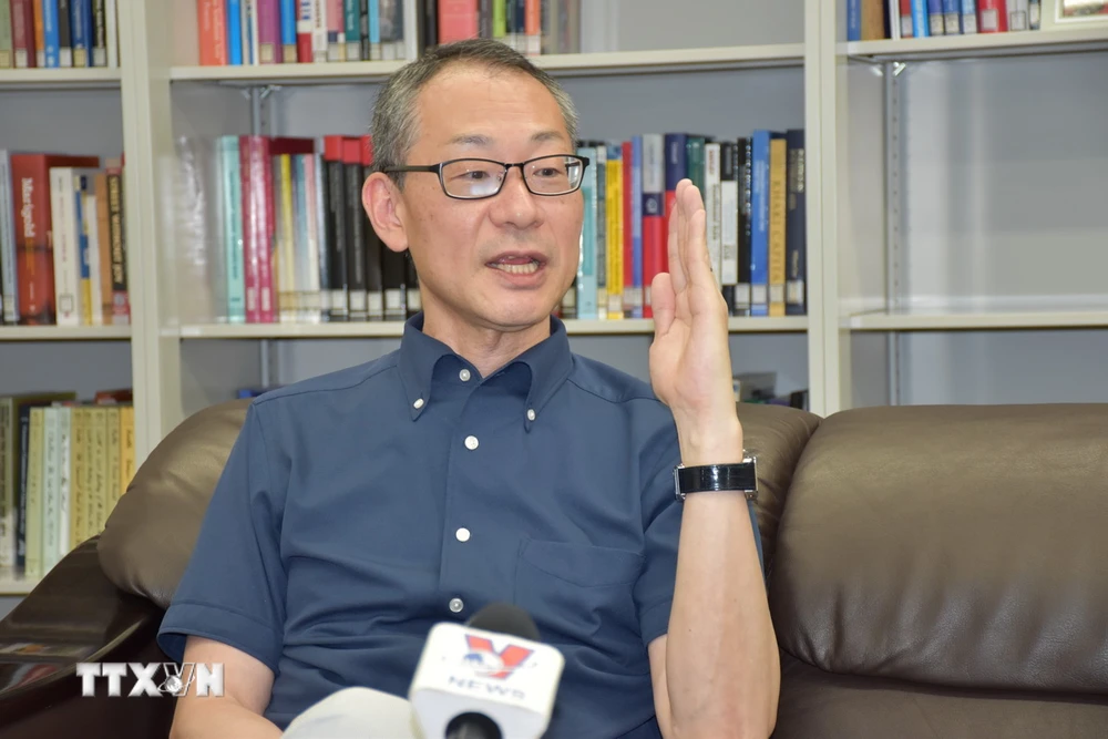 Tiến sĩ Tomotaka Shoji, Giám đốc Ban nghiên cứu Khu vực thuộc Viện Nghiên cứu Quốc phòng (NIDS) của Bộ Quốc phòng Nhật Bản. (Ảnh: Nguyễn Tuyến/TTXVN)