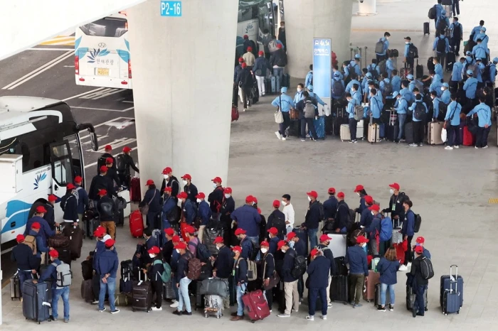 Lao động nước ngoài đến Sân bay Quốc tế Incheon. (Nguồn: Yonhap)