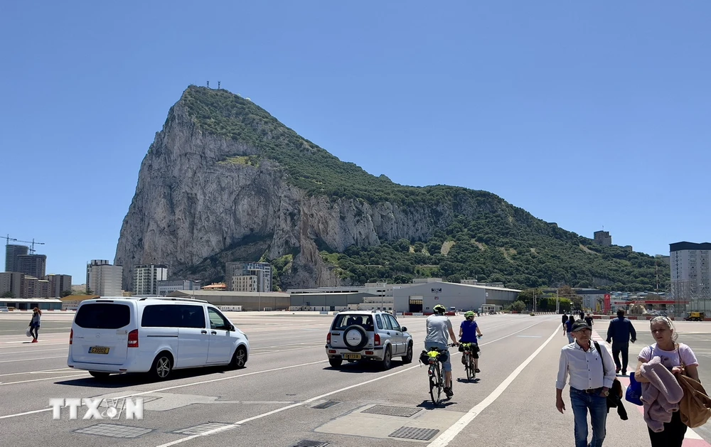 Núi Gibraltar ở vùng lãnh thổ Gibraltar. (Ảnh: AFP/TTXVN) 