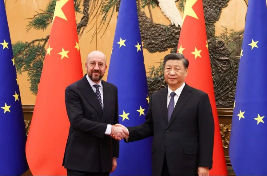Chủ tịch Trung Quốc Tập Cận Bình (phải) và Chủ tịch Hội đồng châu Âu Charles Michel. (Nguồn: Reuters)