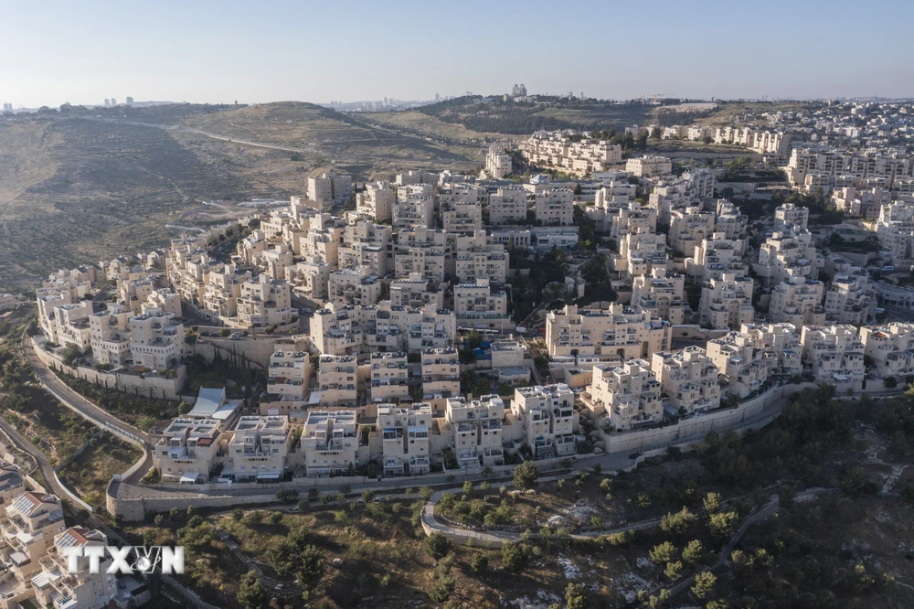 Khu định cư Do Thái Har Homa trên đồi Jebel Abu Ghneim, phía Đông Jerusalem ngày 2/5/2023. (Ảnh: AFP/TTXVN)