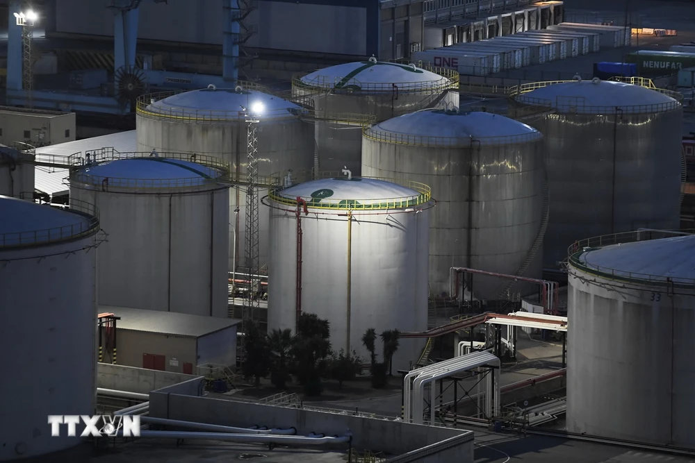 Kho dầu dự trữ của công ty Exolum ở Barcelona, Tây Ban Nha. (Ảnh: AFP/TTXVN)