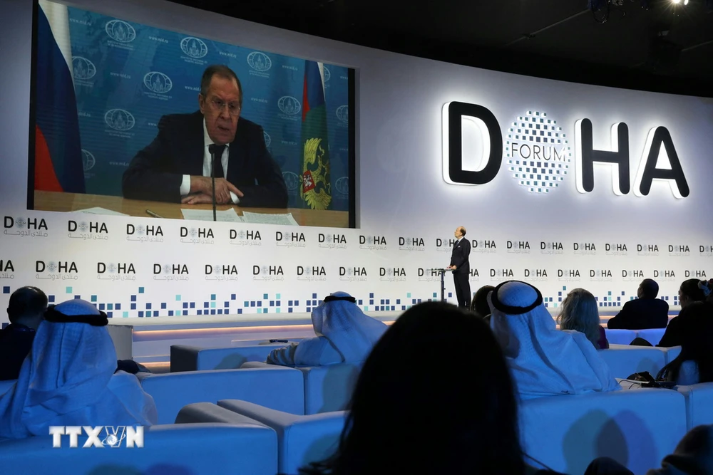 Ngoại trưởng Nga Sergei Lavrov phát biểu trực tuyến trong khuôn khổ Diễn đàn Doha. (Ảnh: AFP/TTXVN)