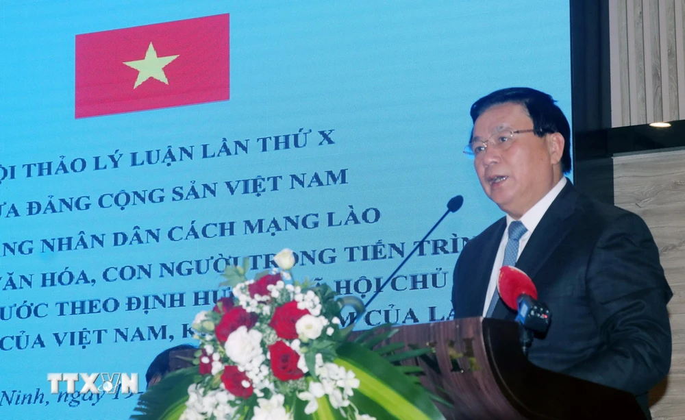 Ủy viên Bộ Chính trị, Chủ tịch Hội đồng Lý luận Trung ương Nguyễn Xuân Thắng phát biểu. (Ảnh: Văn Đức/TTXVN)