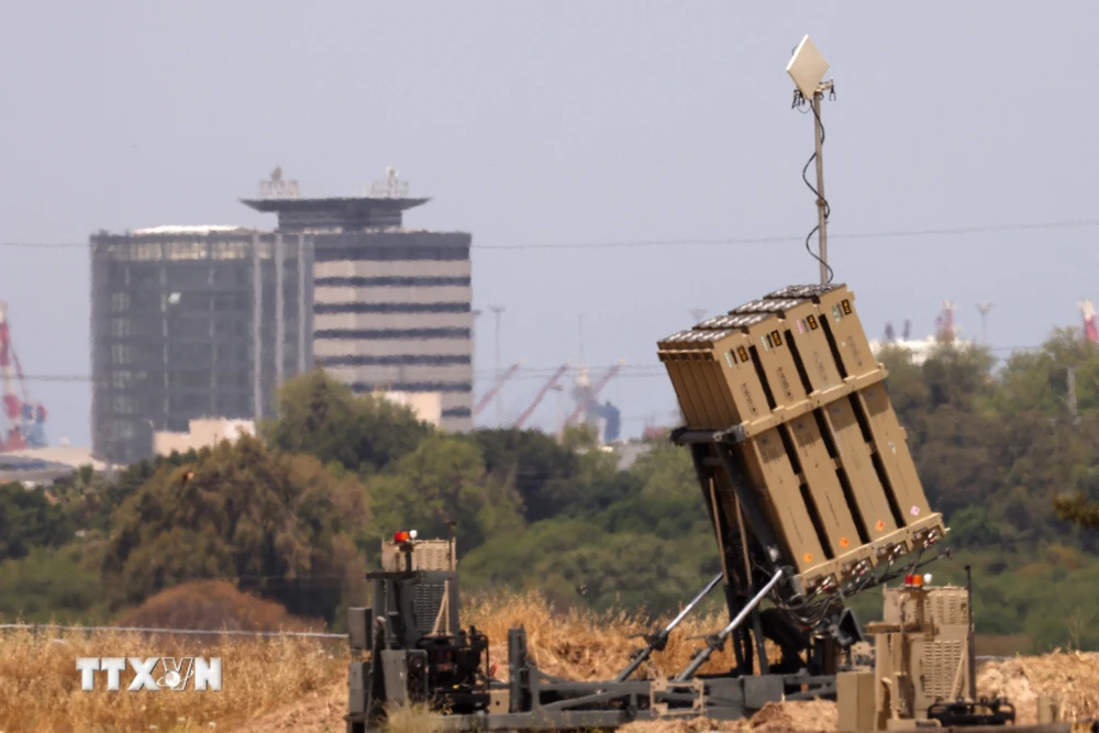 Hệ thống phòng không Vòm Sắt tại thành phố Ashdod, Israel, ngày 12/5/2023. (Ảnh: AFP/TTXVN)