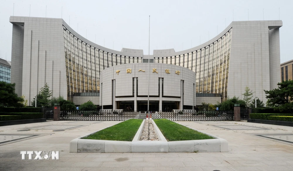 Trụ sở Ngân hàng Nhân dân Trung Quốc (PBOC) tại Bắc Kinh. (Ảnh: AFP/TTXVN)